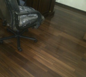 flooring lantai kayu camar terpasang